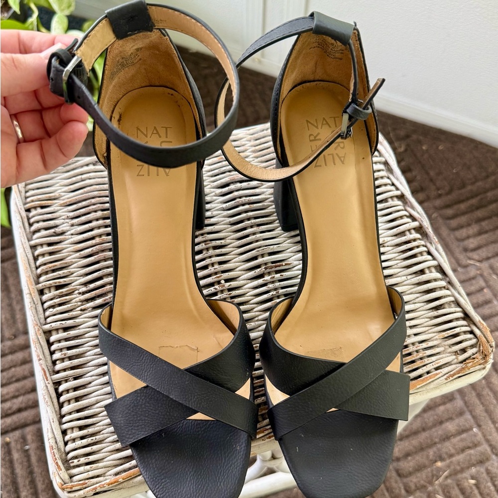 Naturalizer Black Strappy Block Heels ✨ - Picture 4 of 5
